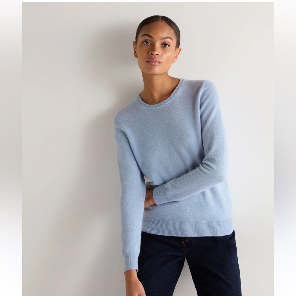 Vince Women's Classic Round Neck Wool and  Cashmere blend Sweater